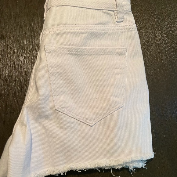 Brand new distressed white shorts - Picture 2 of 4